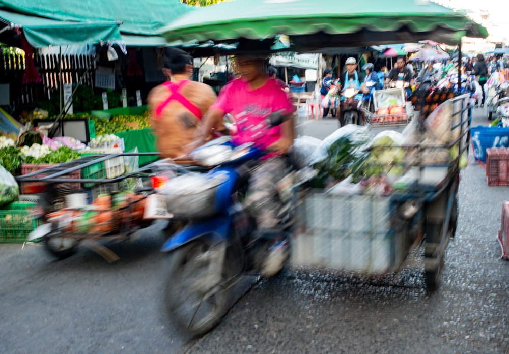 Motion Blur at the Market How To Overcome Unwanted Motion Blur in Your Photos