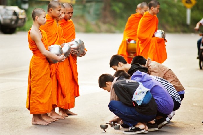 Tips For Travel Photography etiquette in Thailand Buddhist Offerings