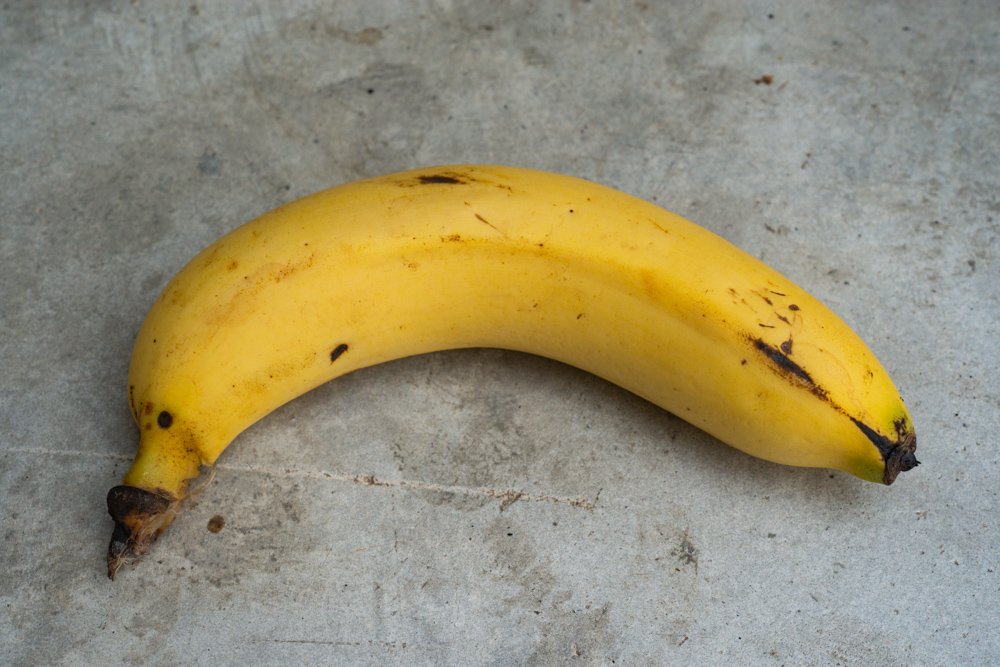 Banana used in an example of photographic exposure controlling your camera settings