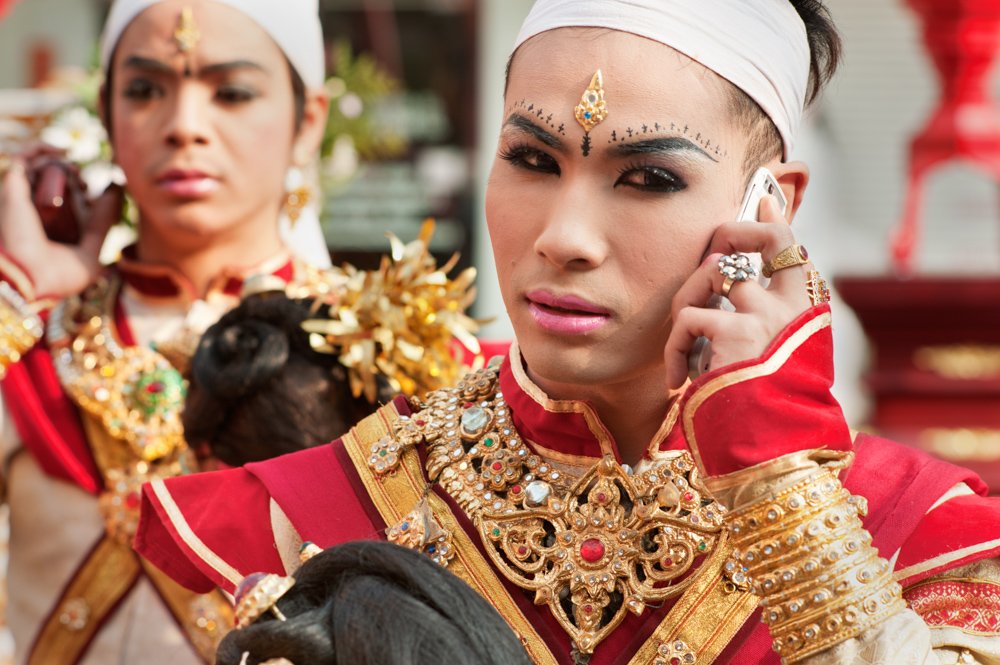 Traditional Dress Phone Call 25 Valuable Tips For The Best Travel Photography Portraits