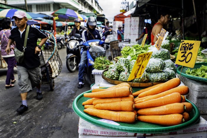 wide angle photo at Muang Mai Market in Chiang Mai, Thailand featuring carrots. how to tell stories with photos