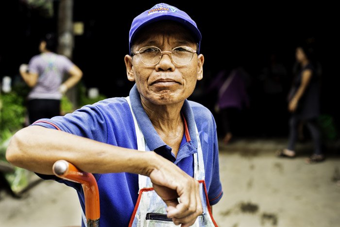 Porter at Muang Mai Market in Chiang Mai, Thailand. how to tell stories with photos