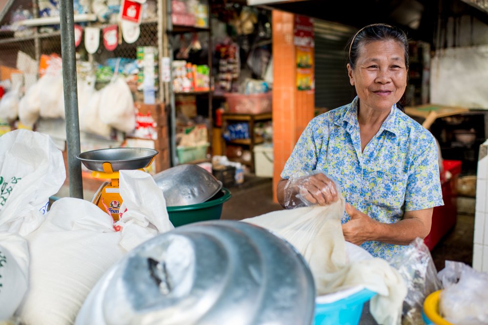 Selling Sticky Rice at Muang Mai Market in Chiang Mai Thailand, how to tell stories with photos