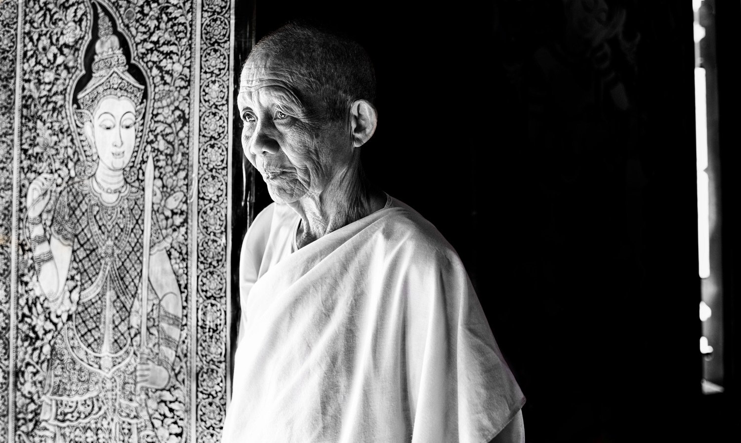 Portfolio of KevinLJ © Kevin Landwer-Johan Buddhist Nun in Thai Temple