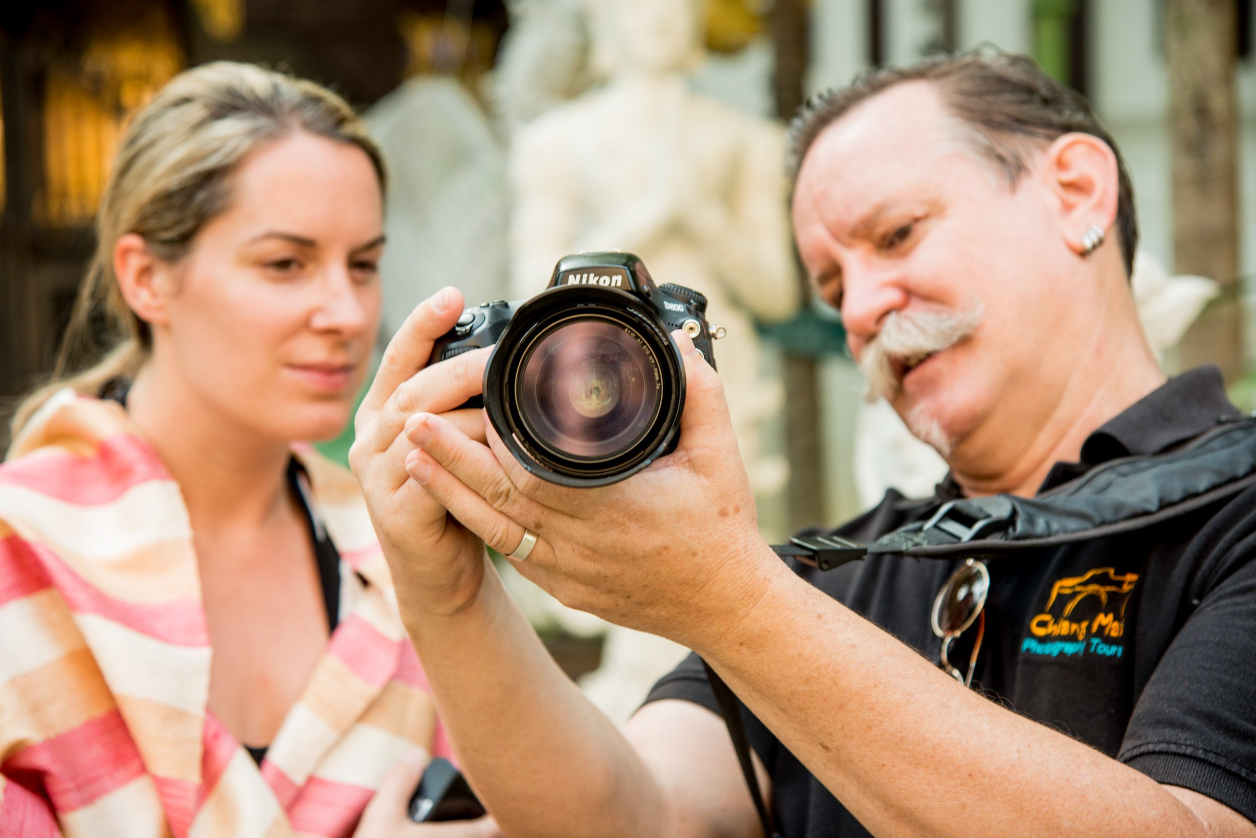 Kevin Landwer-Johan mentoring a photography student teaching about photography terms