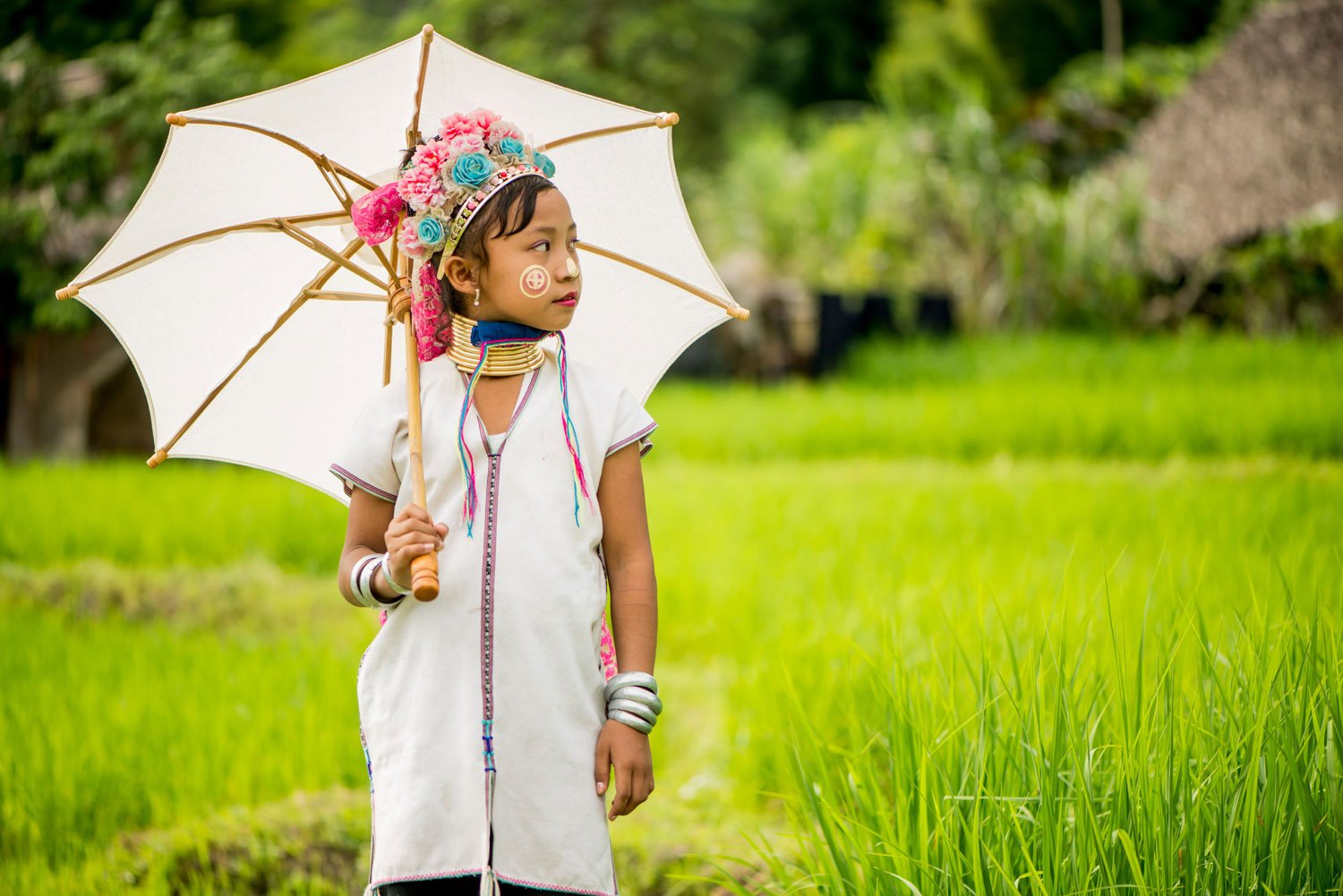 Kayan girl environmental portrait © Kevin Landwer-Johan