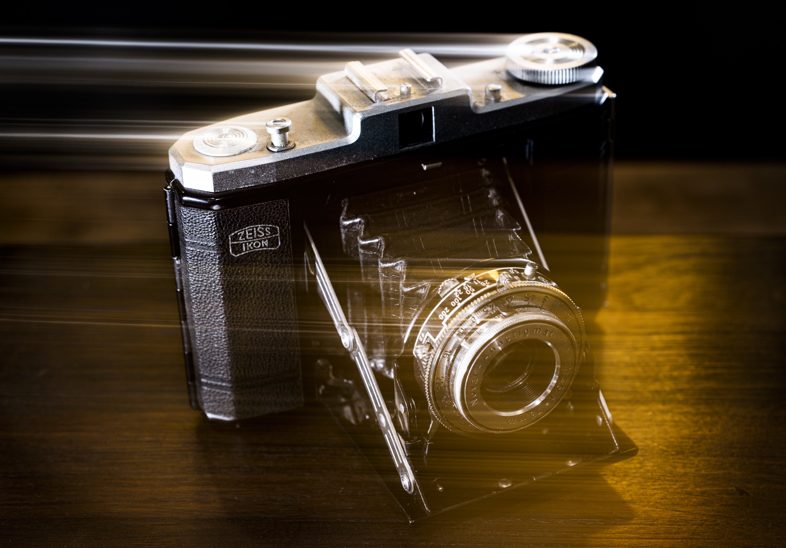 Zeis camera with blur © Kevin Landwer-Johan